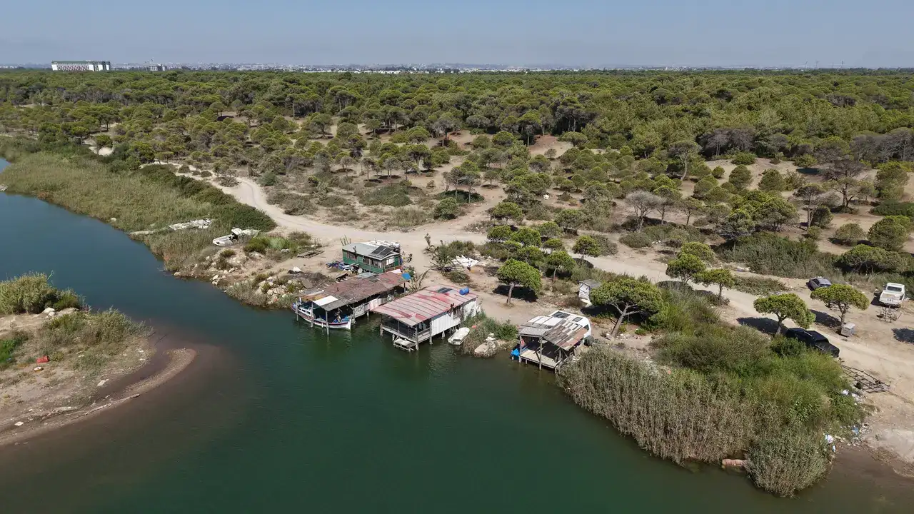 Aksu Kumköy'de Özel Plajlı Kaçak Yapılar Yıkılacak 1